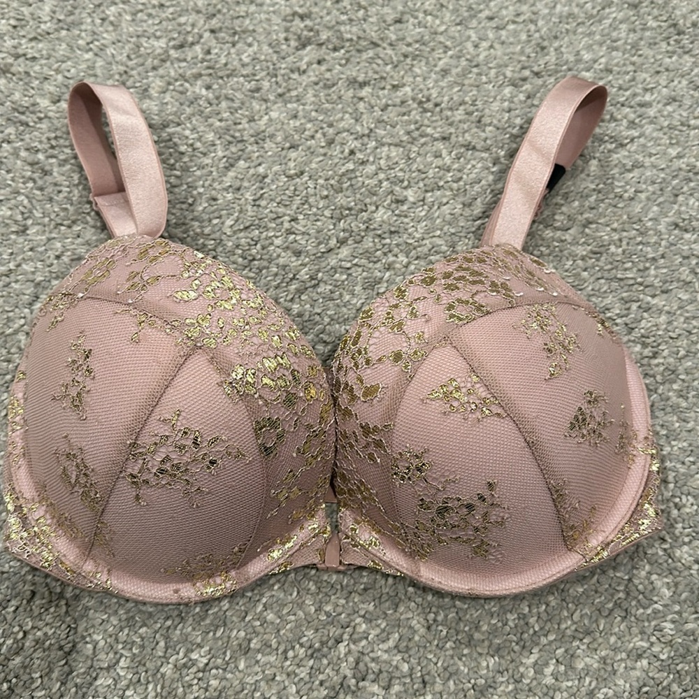Victoria’s Secret very sexy push up 32DD NWT